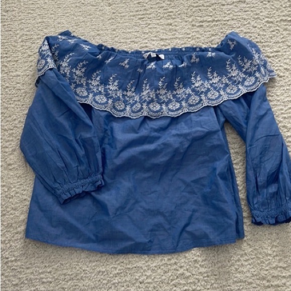 Francesca’s Chambray top - Picture 2 of 4